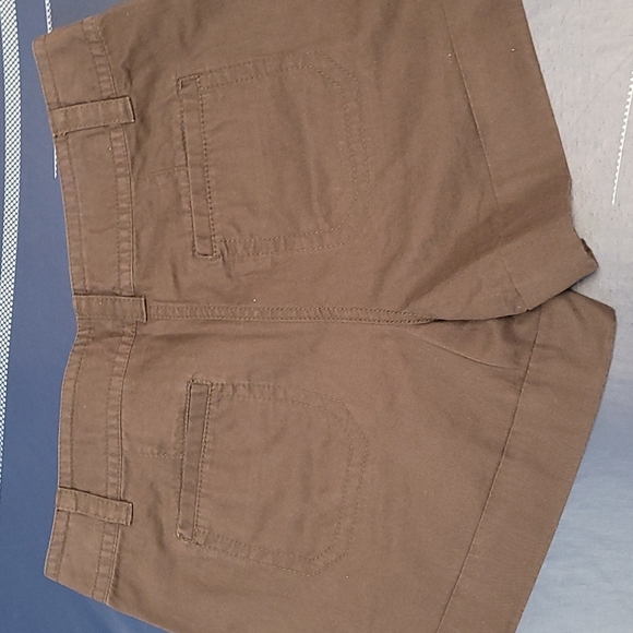 Brown shorts - Picture 2 of 4